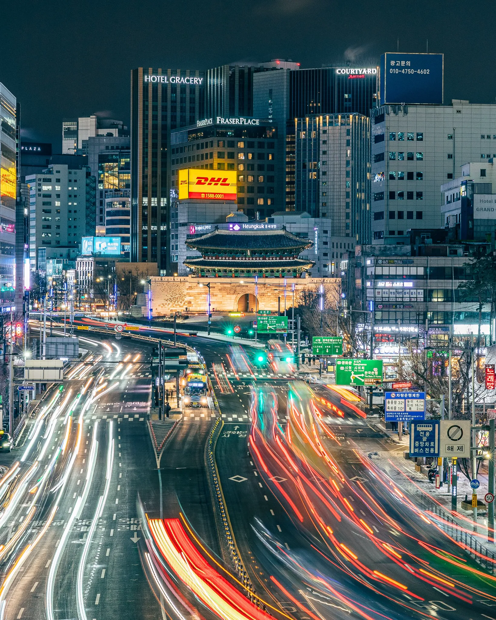 首尔南大门崇礼门夜景光轨